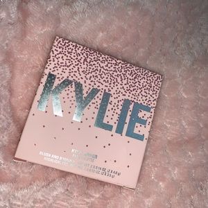 KYLIE COSMETICS FACE PALLETE🦋